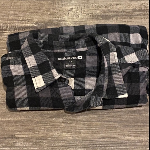 Quicksilver Men’s flannel - Picture 5 of 7